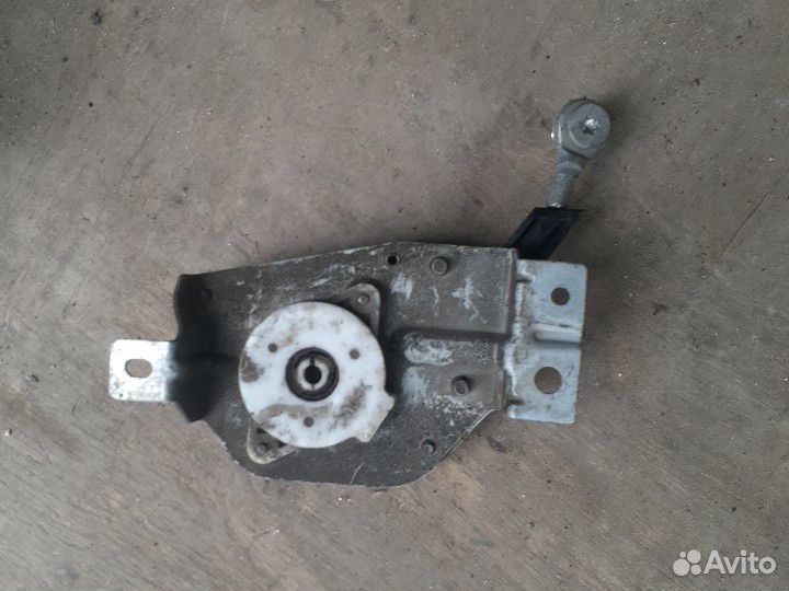 Механизм крышки багажника Mitsubishi Outlander XL