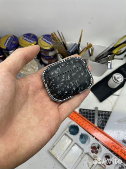 Кожаный чехол на airpods