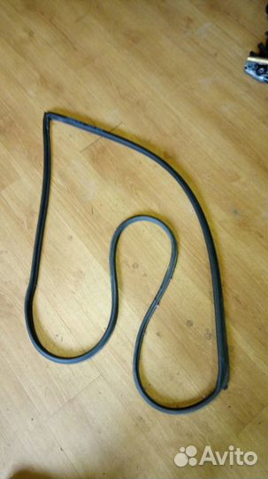 Тойота авенсис 1 уплотнитель пер.левой двери