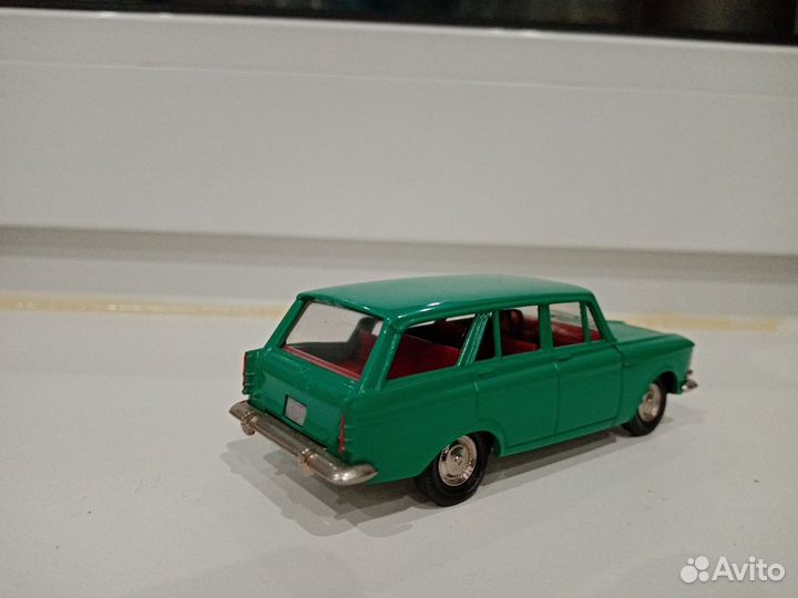 Модель автомобиля москвич СССР