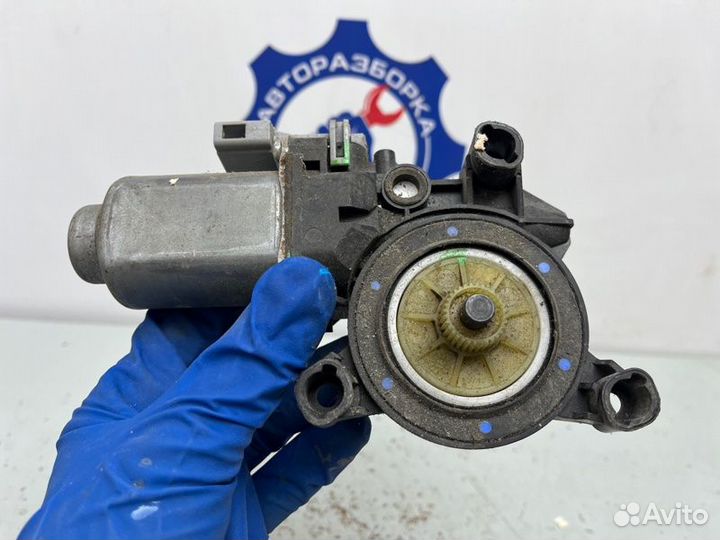 Моторчик стеклоподъемника задний левый Volkswagen