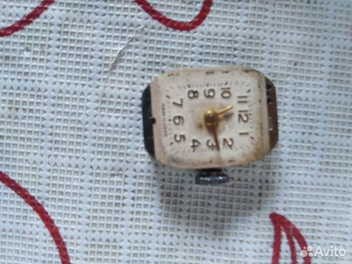 Механизм золотых часов