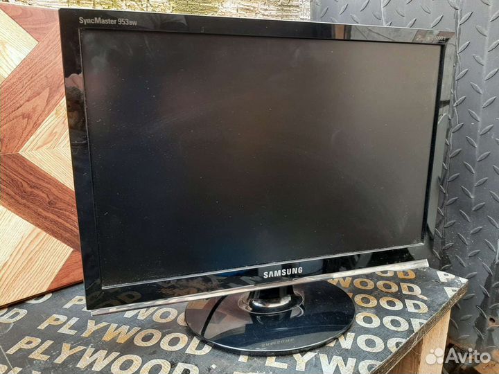 Монитор Samsung 953 bw