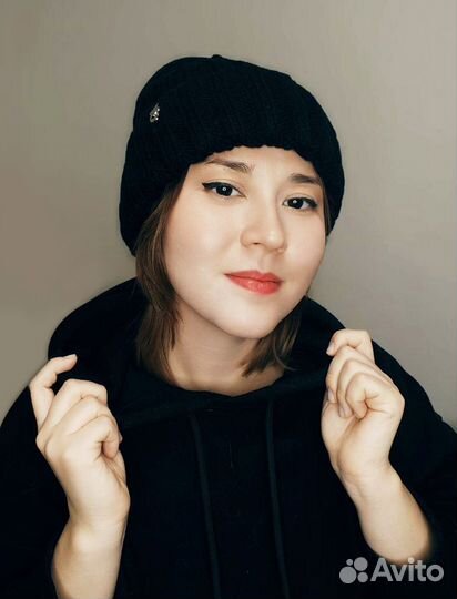 Шапка женская вязанаячерная шерсть акрил
