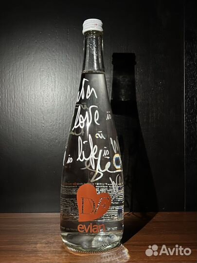 Коллекционная бутылка Evian DvF 2013