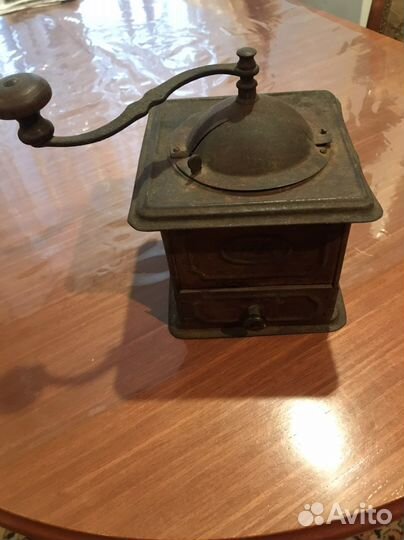 Кофемолка ручная старинная