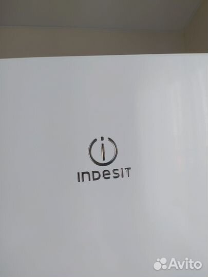 Продам новый холодильник indezit