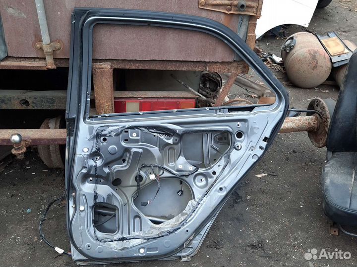 Задняя правая дверь geely gc6