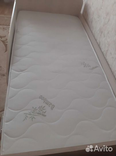 Детская кровать Дельфин с ортопедическим матрасом