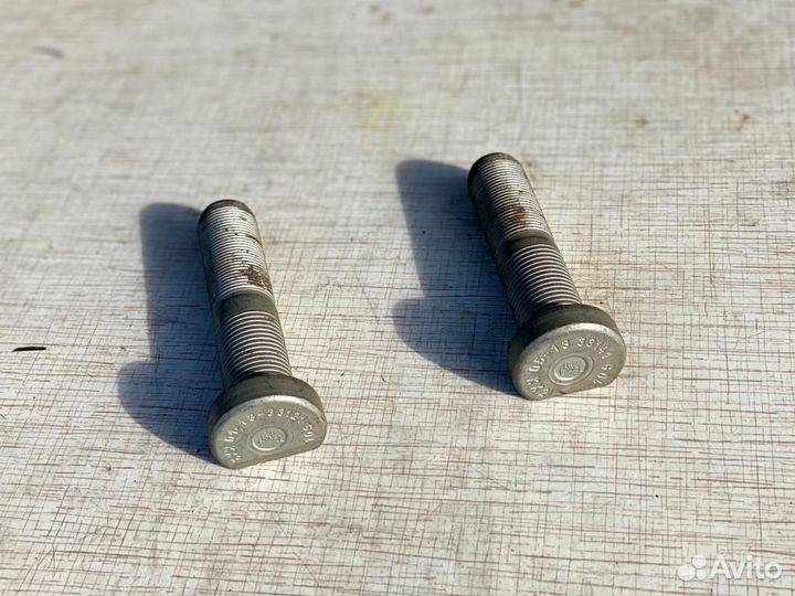 Болты на полуприцепы сталь 10.9