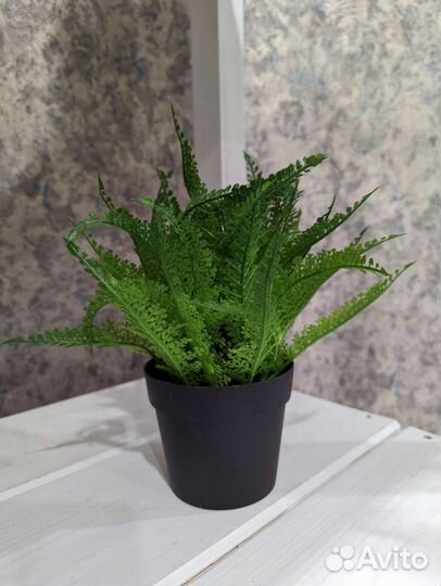 Искусственные цветы в горшках