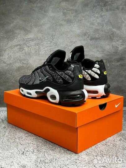 Кроссовки Nike Air Max Tn Plus