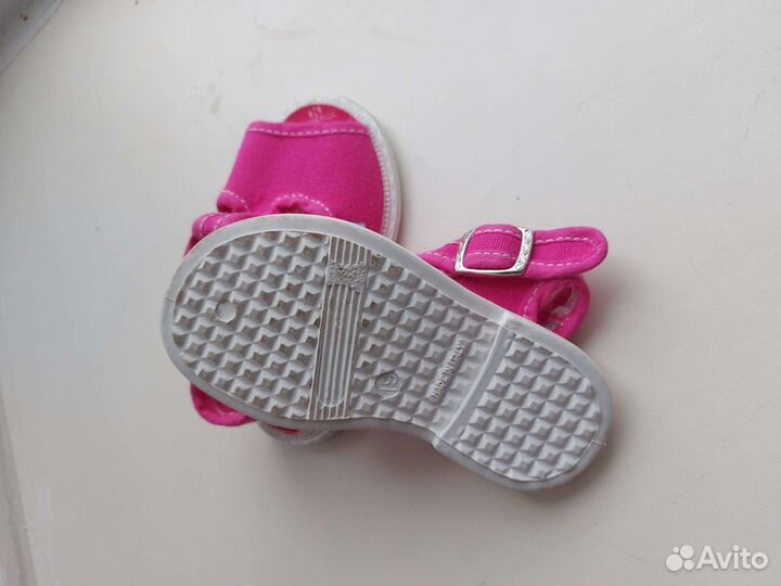 Сандали для девочки новые