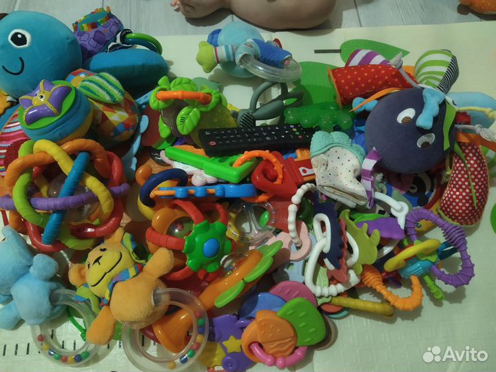 Первые игрушки малыша, прорезыватели погремушки