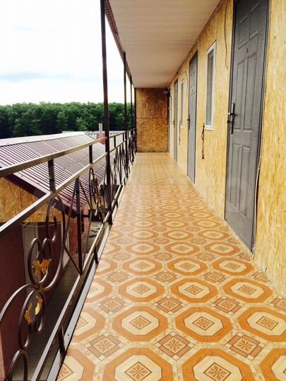 Комната 16 м² в 8-к., 2/2 эт.