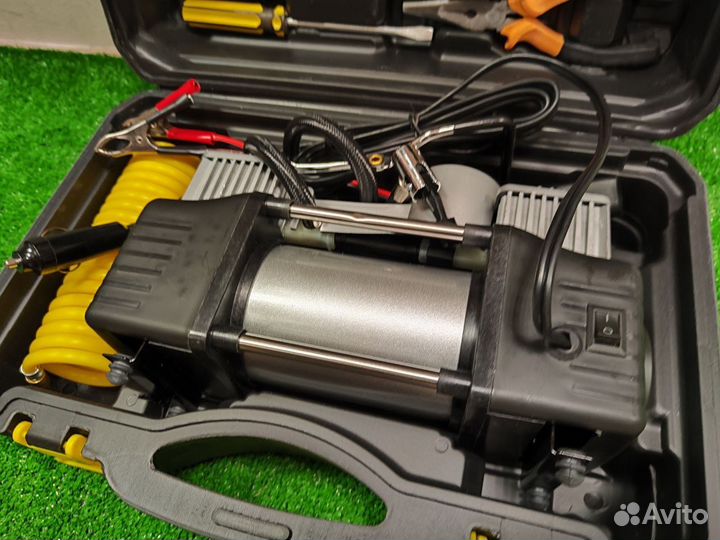 Компрессор воздушный автомобильный с набором