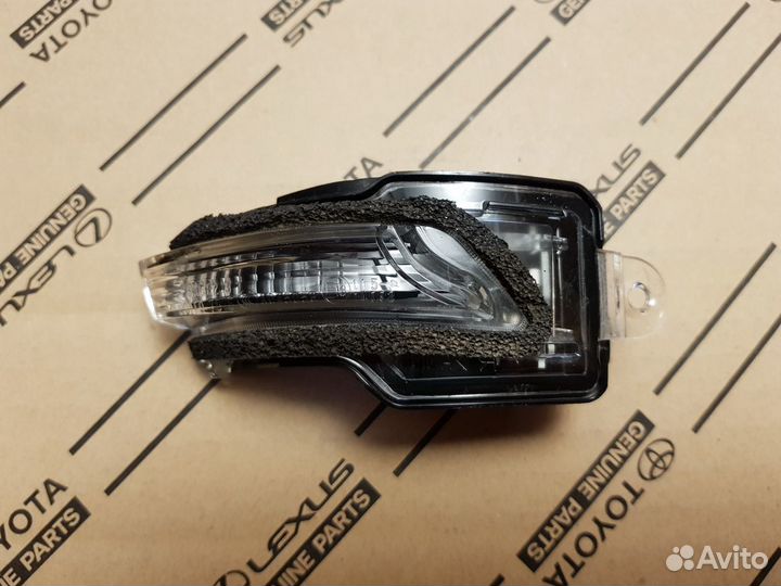 Поворотник в зеркало правый Lexus NX RX