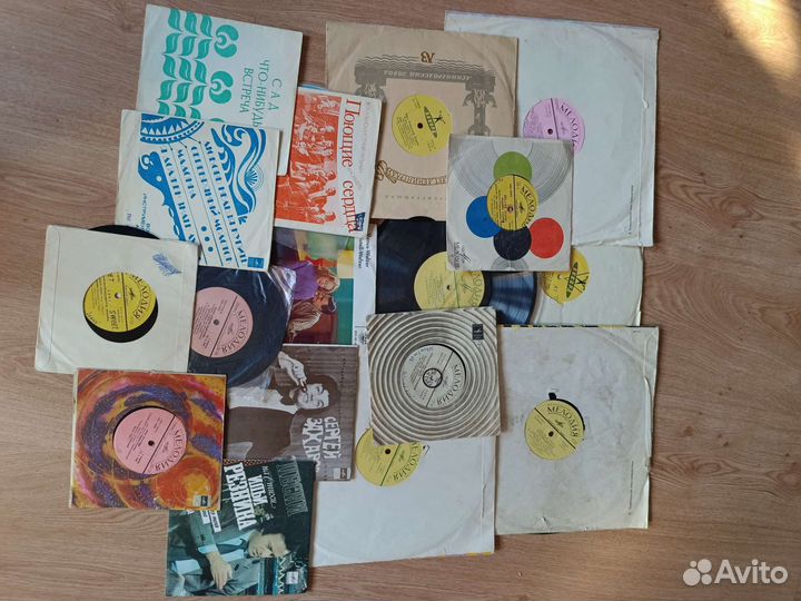 Виниловые пластинки + проигрыватель+ колонка