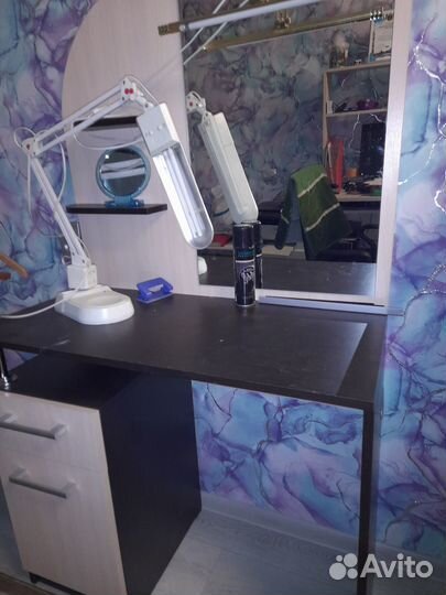 Туалетный столик с зеркалом и подсветкой