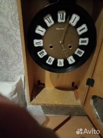 Старинные настенные антикварные часы с боем