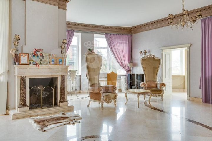 Коттедж 1350 м² на участке 12 сот.