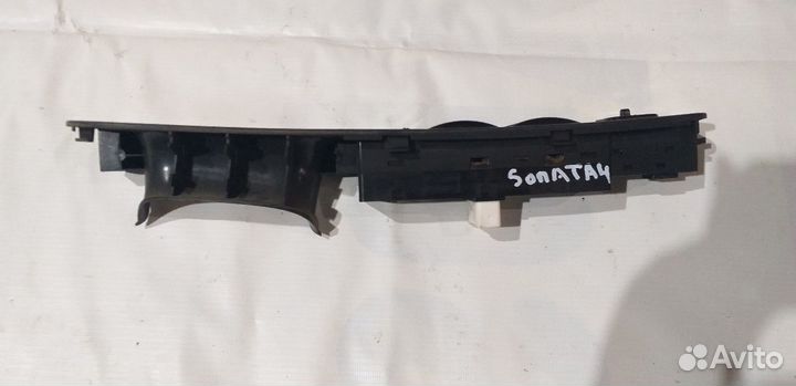 Блок управления стеклоподъемниками Hyundai Sonata