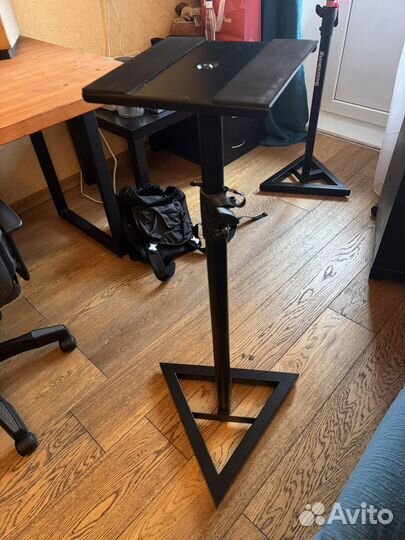 Стойки для студийных мониторов