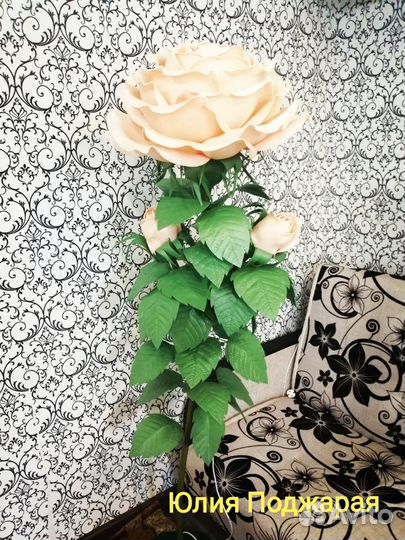 Светильник роза с бутонами из изолона