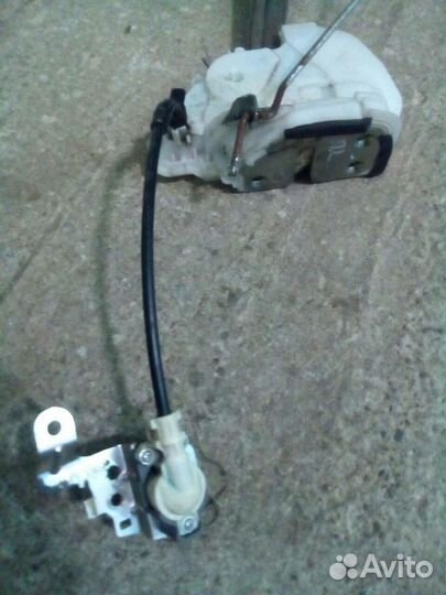 Замок двери передней левой honda Pilot 2008-2015