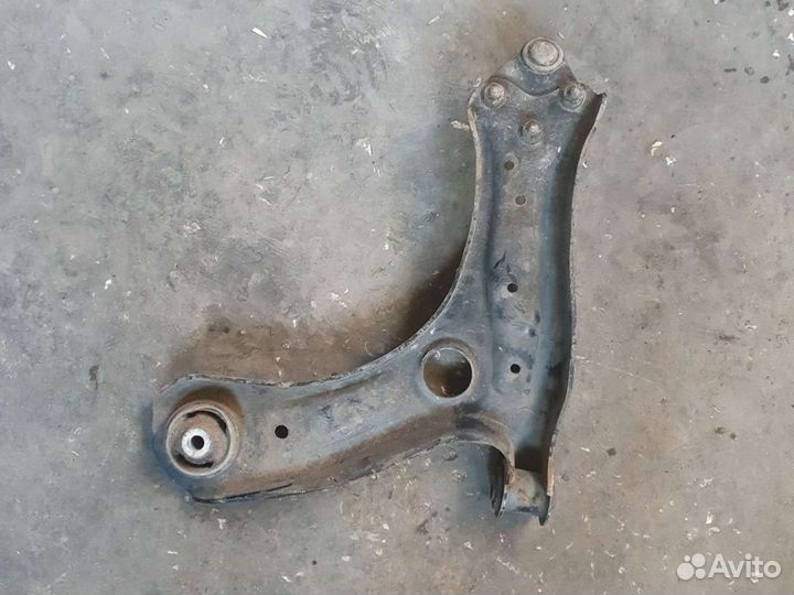 Рычаг передний правый Skoda Fabia 2