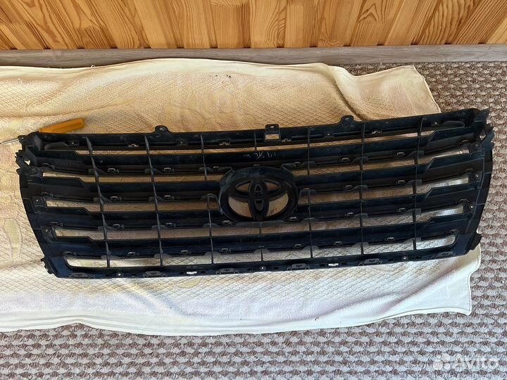 Решетка радиатора toyota land cruiser 200