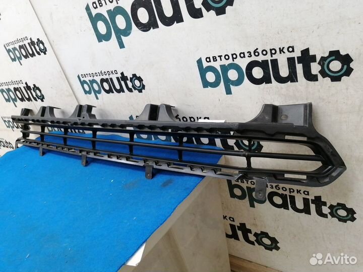 Решетка переднего бампера 53112-60290 Toyota Land