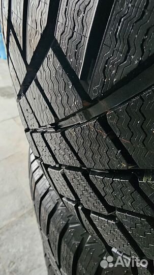 Continental ContiVikingContact 7 255/60 R18 112T