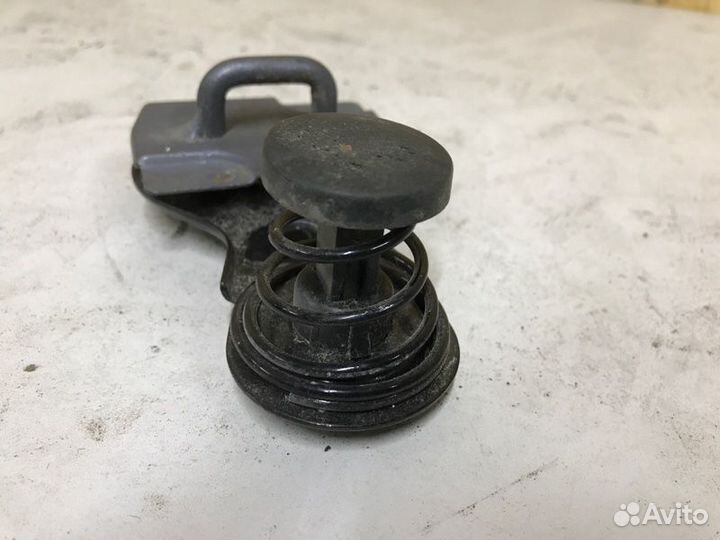 Петля замка капота Mercedes Clk- Class С209