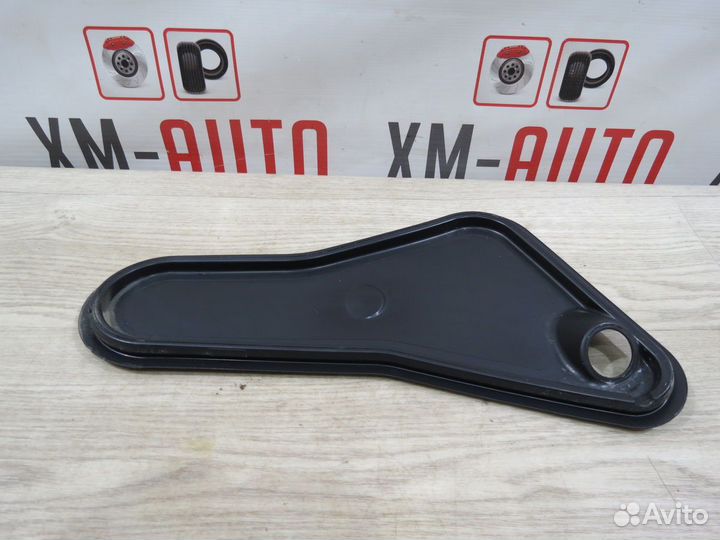 Заглушка двери задняя левая Audi Q3