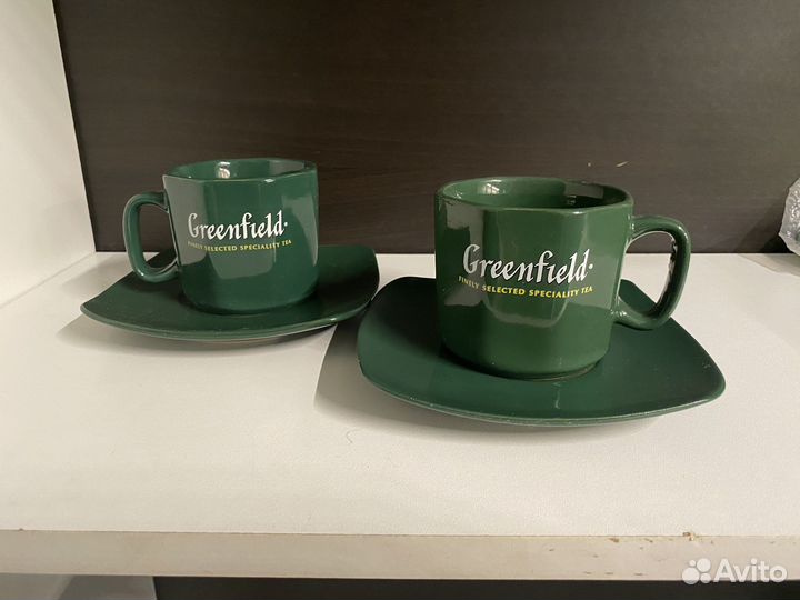 Кофейные чашки с блюдцами