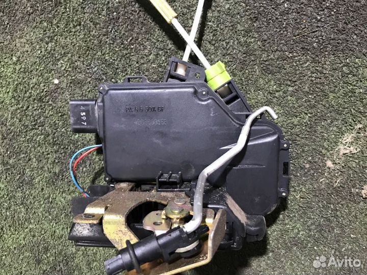 Замок двери задний левый Audi A6 C5 AGA