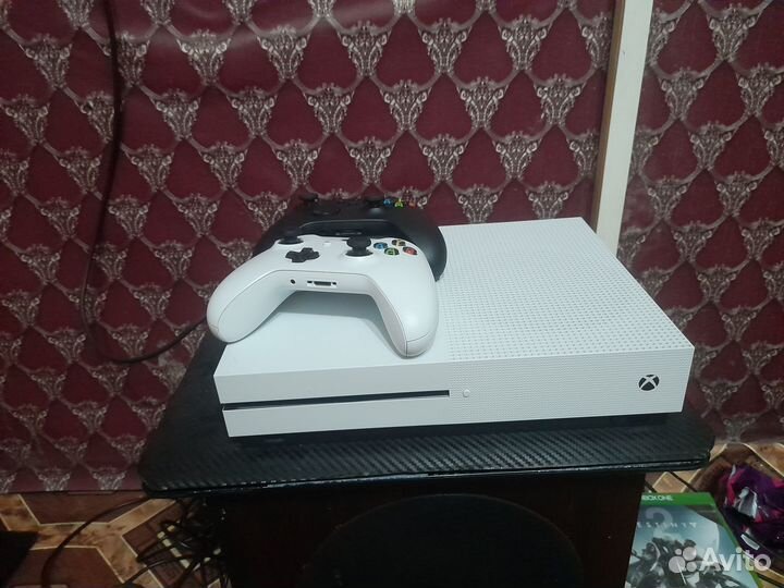 Продам xbox one s 1 tb