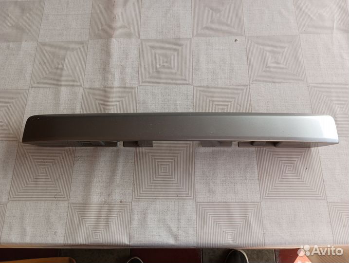 Nissan x-trail т30 накладка двери багажника