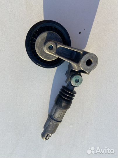 Натяжитель ремня с роликом Volkswagen Crafter 2.5
