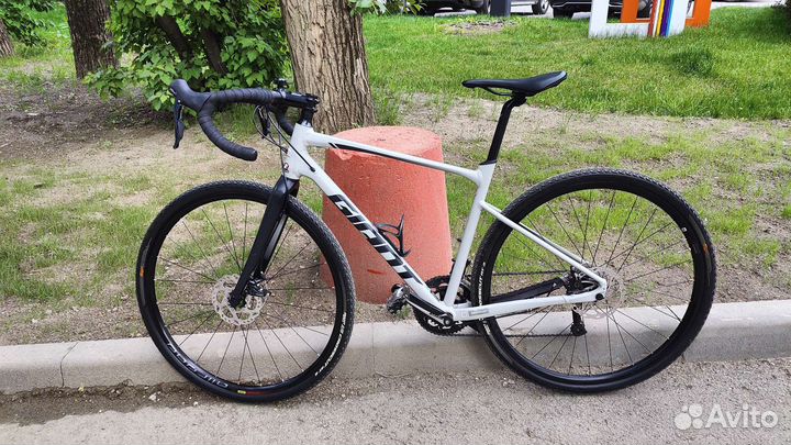 Гравийный велосипед giant revolt 2 (2021). Рама М