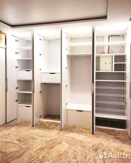 Шкаф с зеркалом