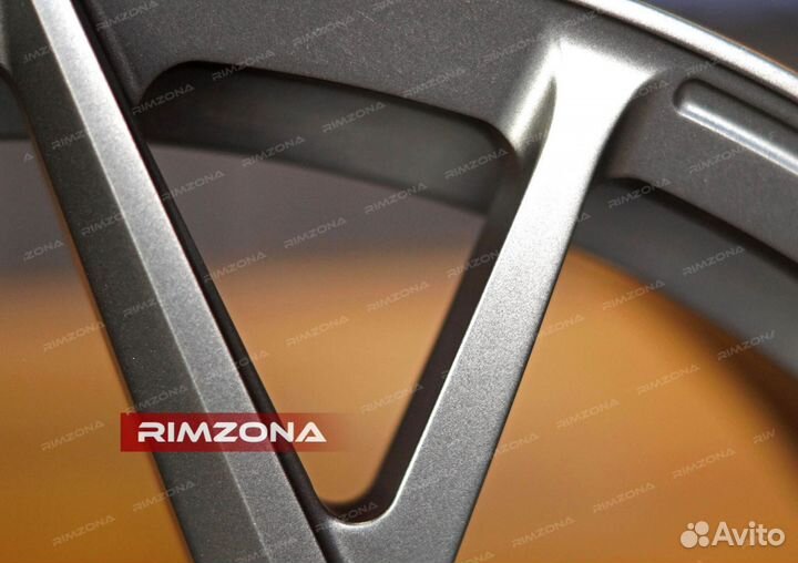 Кованые диски R22 на Porsche Panamera