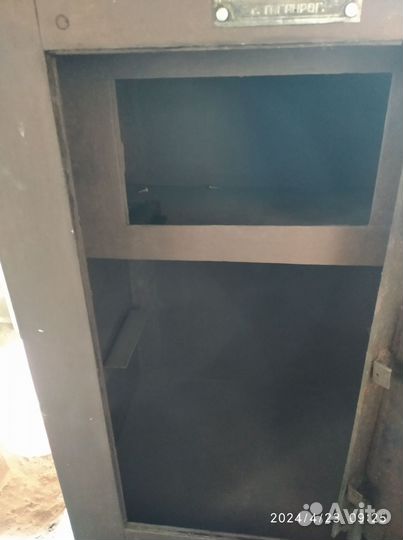 Сейф металлический