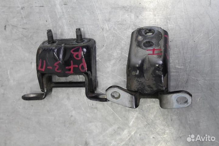 Петли двери задней правой Nissan Pathfinder R51M