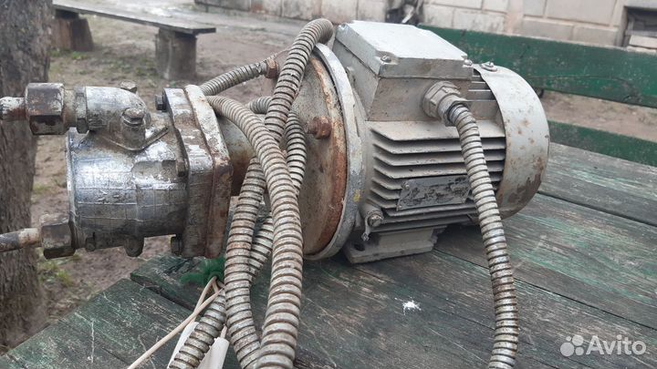 Электродвигатель с насосом