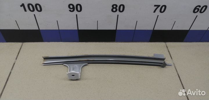 Направляющая стекла RAV 4 2013