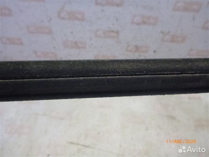 Уплотнитель стекла двери бархотка передний правый