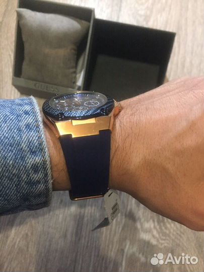 Часы наручные Guess W1094L2
