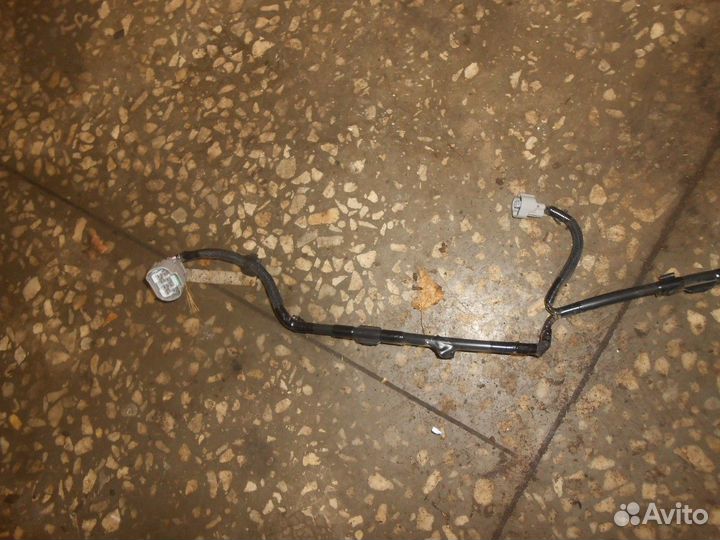 Электропроводка двери багажника нижняя (Lexus LX)